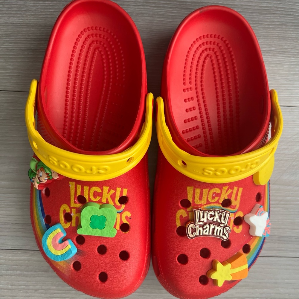 Lucky Charms Crocs W7
